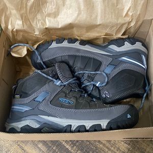 High top Keen hiking boots